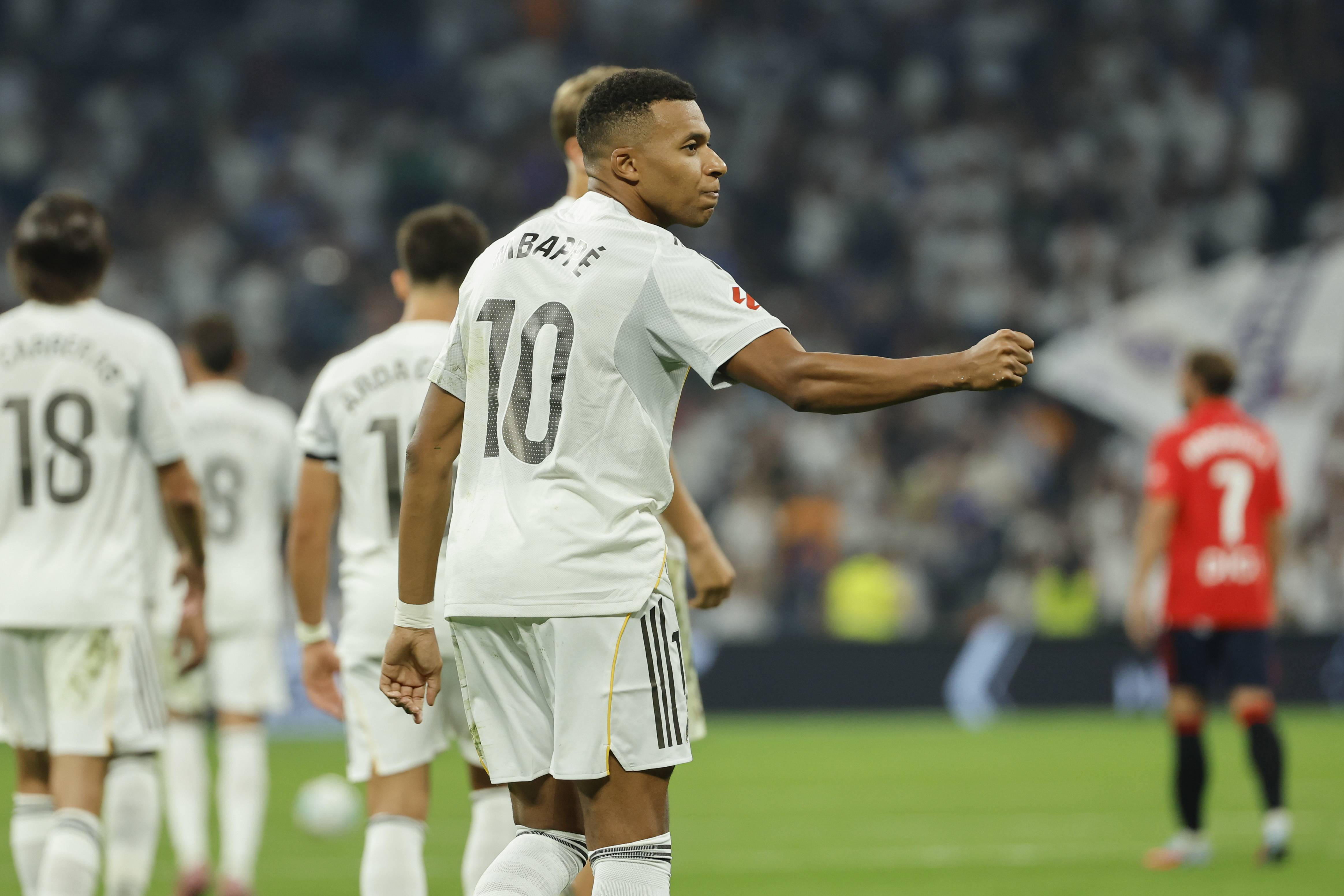 姆巴佩回归赛场，败北首场状态亮眼，曼联观众沸腾！的简单介绍