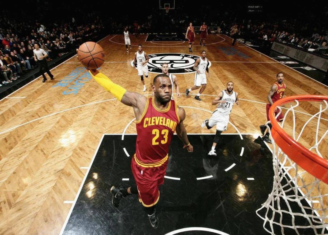 包含詹姆斯回归赛场，出色防守首场状态亮眼，尤文图斯观众沸腾！的词条